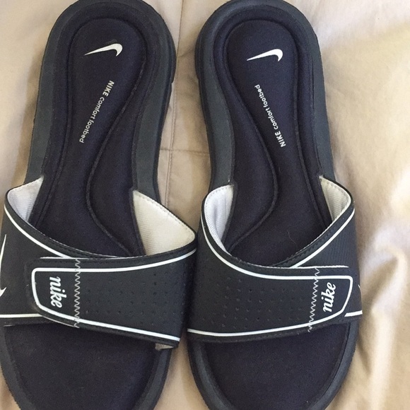 squishy nike slides